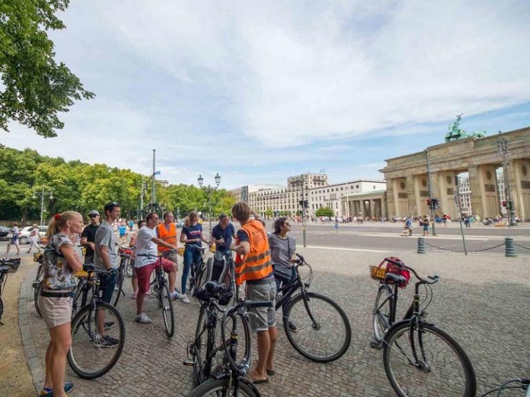 FahrradTour in Berlin Geführte Rad Tour › InBerlinReisen